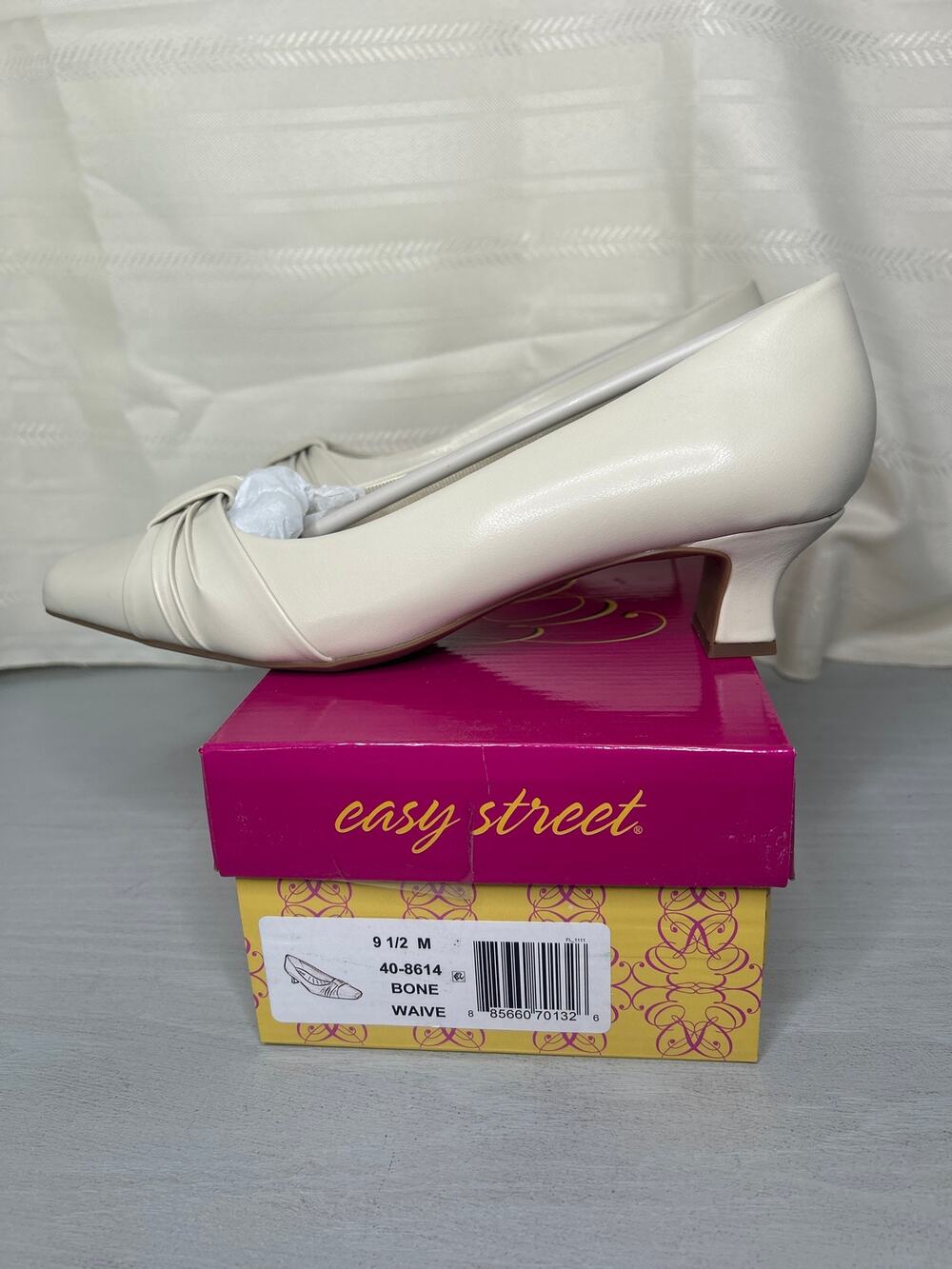 Easy Street Waive Kitten Heel Pumps Bone Womens Size 9.5M Squared Toe
